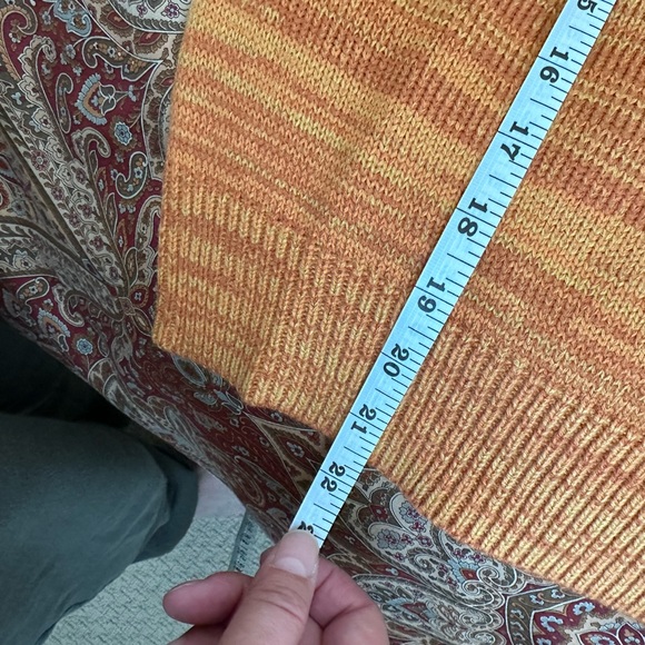 🧡🍁🌻Beautiful MOTF turtleneck sweater with embroidered flowers. 🧡💛 - Picture 10 of 10